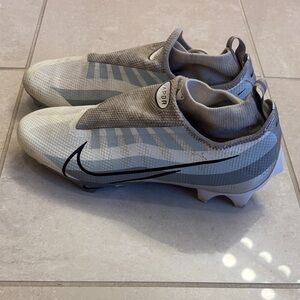 Nike Men's White and Gray Football Cleats